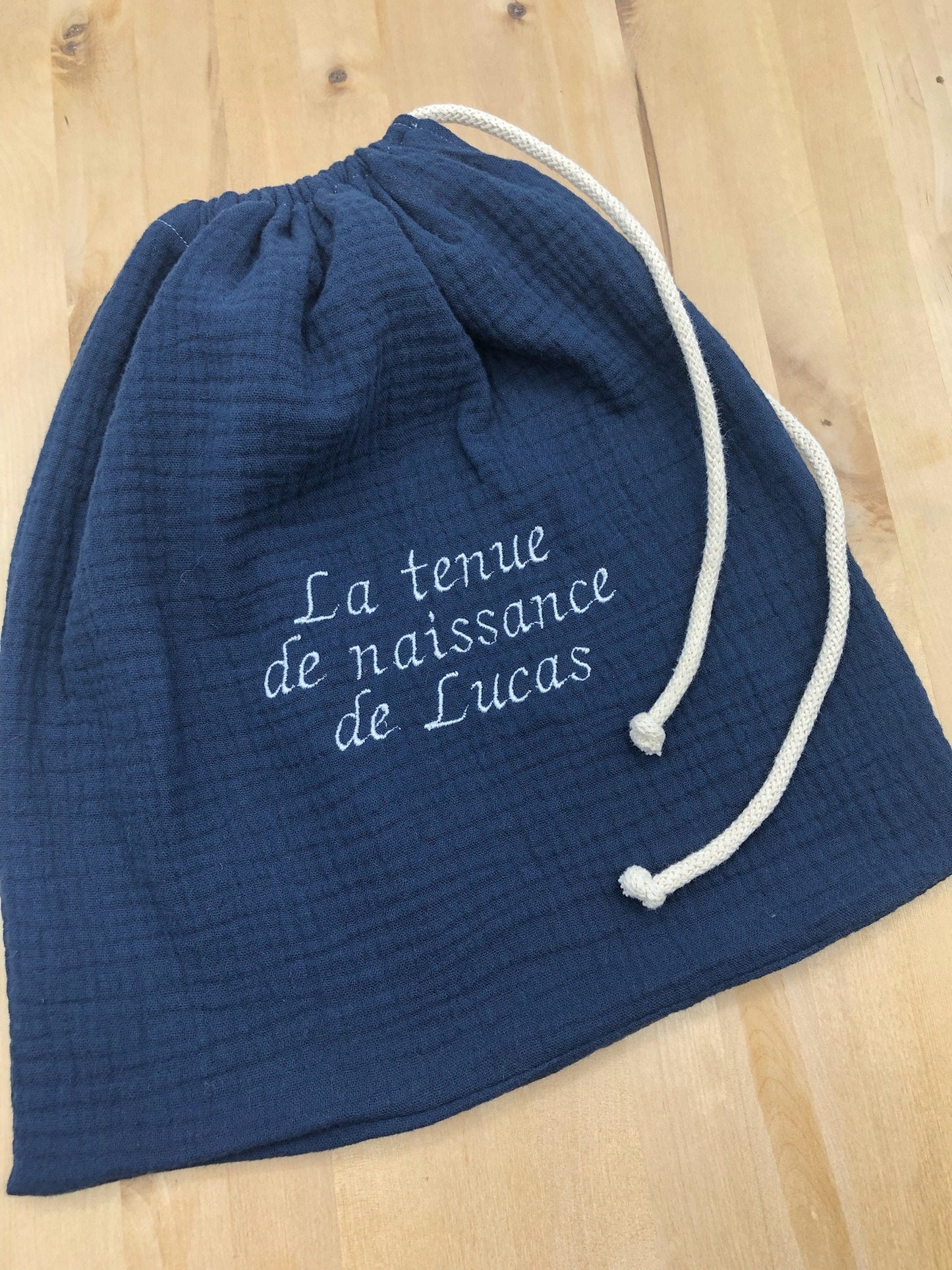 Pochon en triple gaze de coton brodé personnalisé 28X25 CM VERT D'EAU