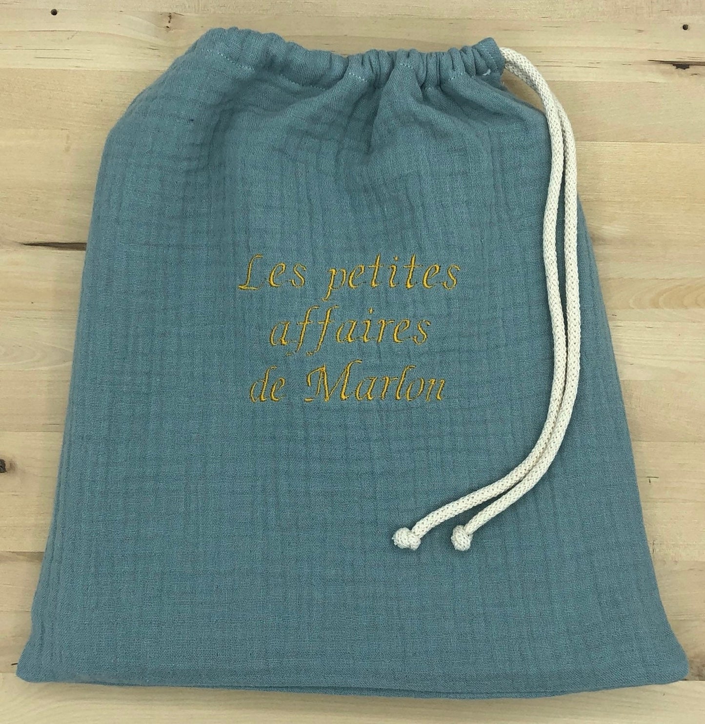 Pochon en triple gaze de coton brodé personnalisé 28X25 CM BLANC