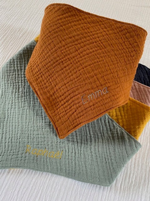 Bavoir Bandana Brodé personnalisé gaze de coton