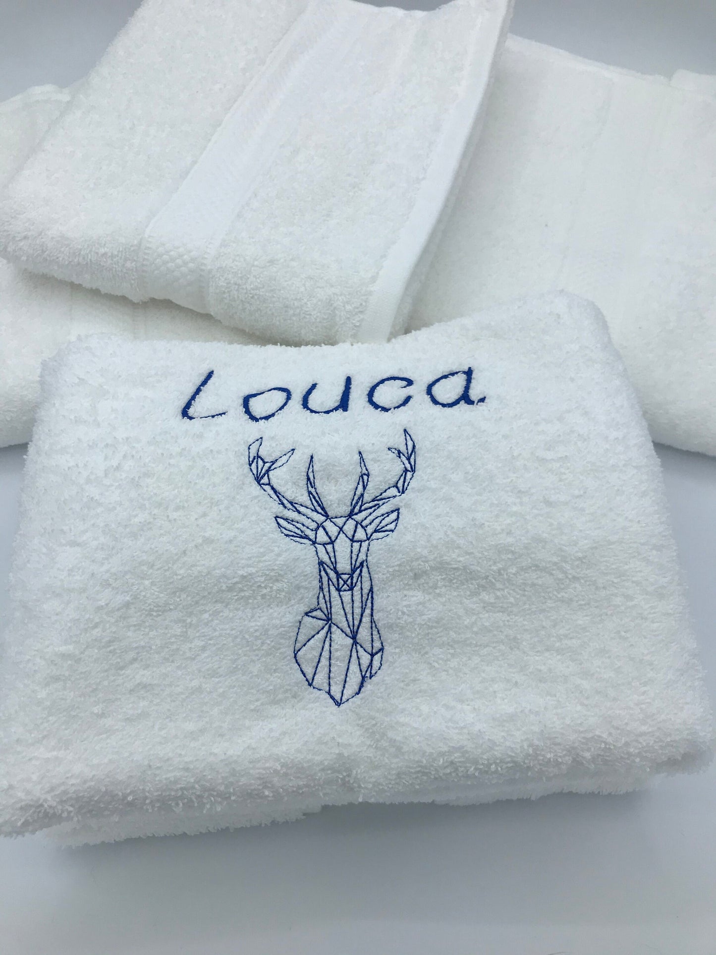 Serviette éponge personnalisée brodée gris