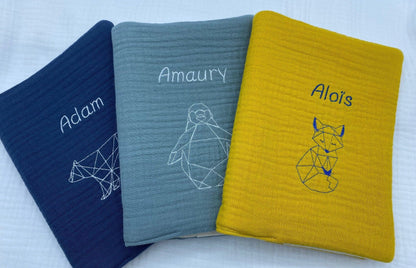 Protège carnet de santé brodé personnalisé motif baleine