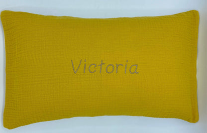 Coussin gaze de coton brodé prénom/mot déhoussable rose