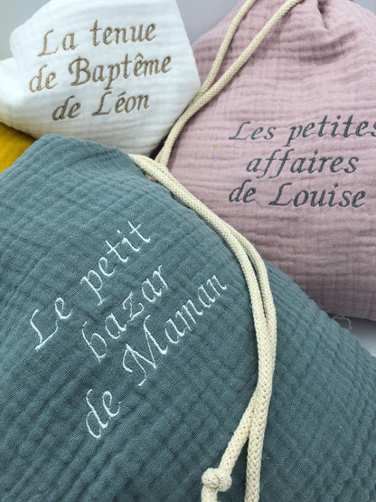 Pochon en triple gaze de coton brodé personnalisé 28X25 CM