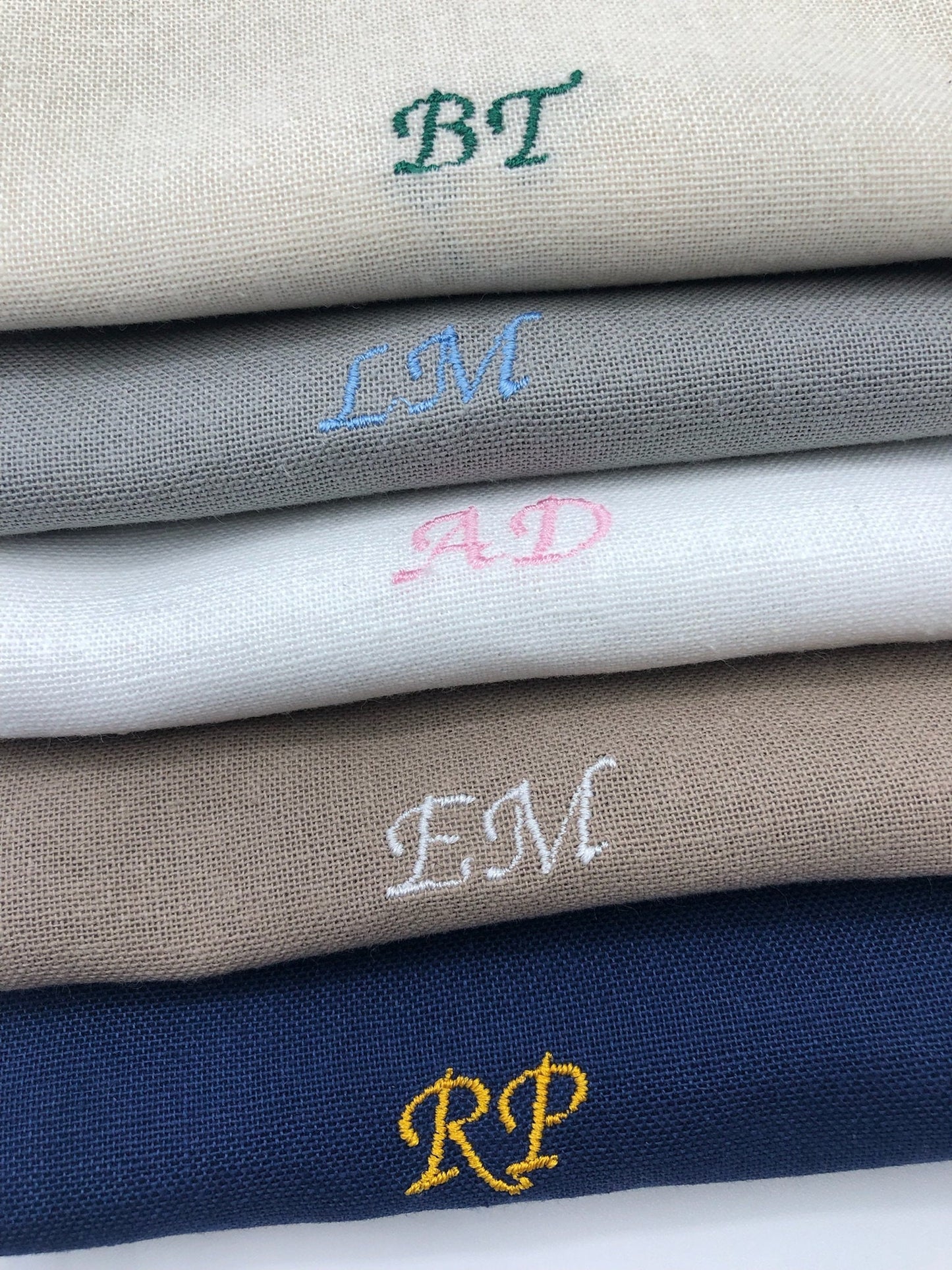 Serviette de table brodée Initiales gris