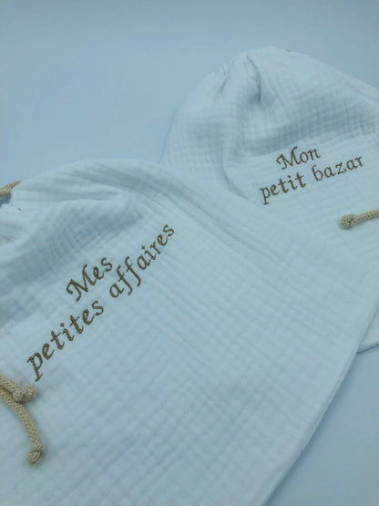 Pochon en triple gaze de coton brodé personnalisé 28X25 CM