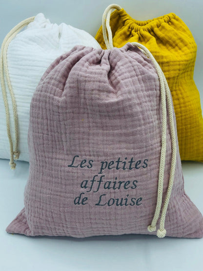 Pochon en triple gaze de coton brodé personnalisé 28X25 CM