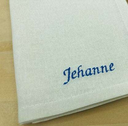 Serviette de table brodée personnalisée typo liée