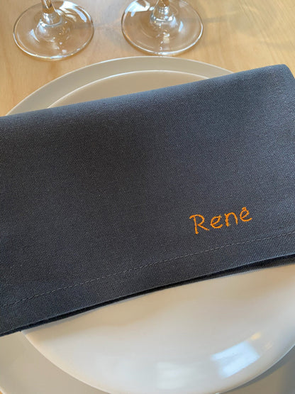 Serviette de table brodée personnalisée