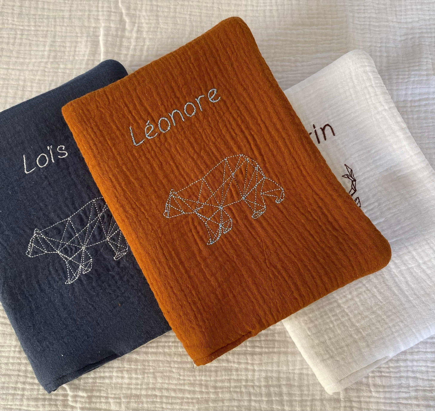 Protège carnet de santé brodé personnalisé MOTIF LAPIN