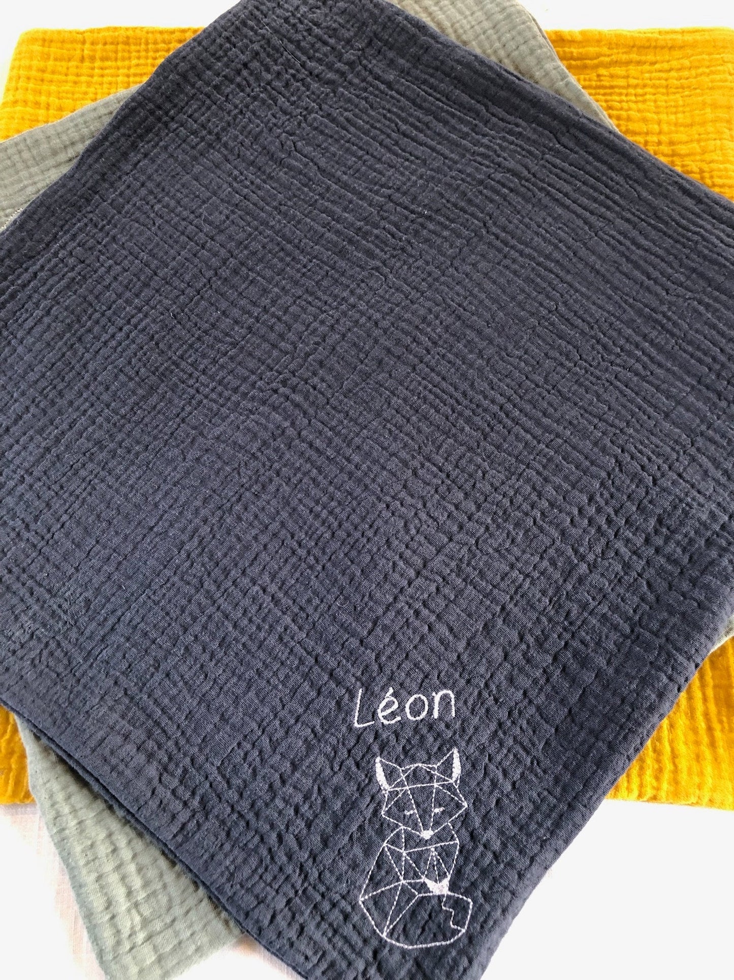 Lange doudou triple gaze de coton brodé personnalisé