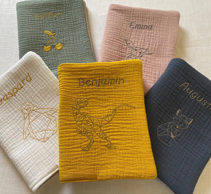 Protège carnet de santé brodé personnalisé motif baleine