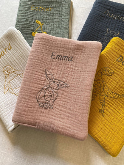 Protège carnet de santé brodé personnalisé motif baleine